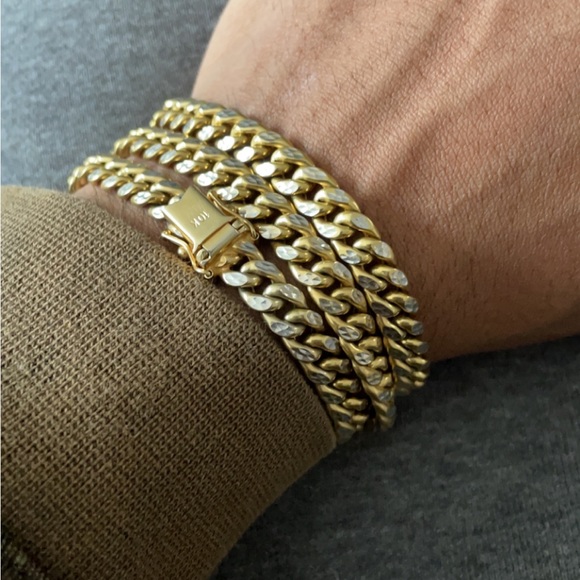 Miami Cuban 26 inches 6.5mm wide Weights an ounce of gold - Picture 2 of 3